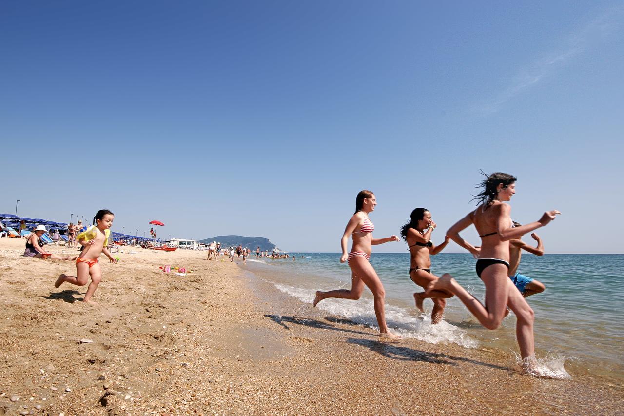 Villaggio Riva Musone Porto Recanati Bagian luar foto